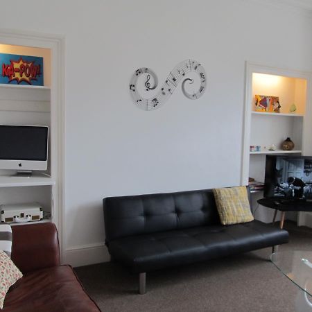 The Beatnik, Victorian Townhouse Apartment With Parking 普里茅斯 外观 照片