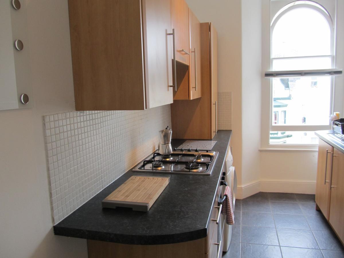 The Beatnik, Victorian Townhouse Apartment With Parking 普里茅斯 外观 照片